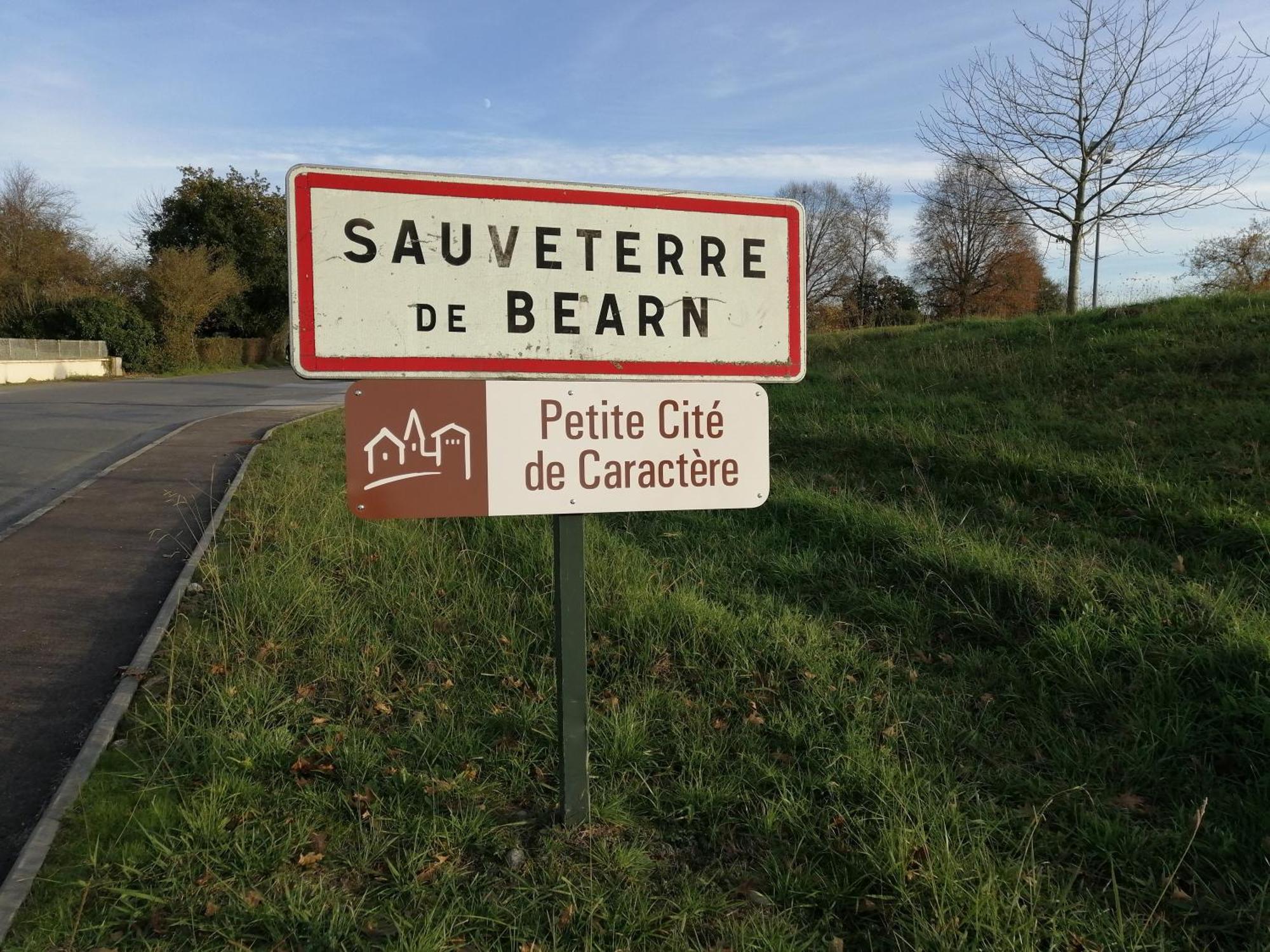 Appartement Dans Village Medieval Sauveterre-de-Bearn Eksteriør bilde